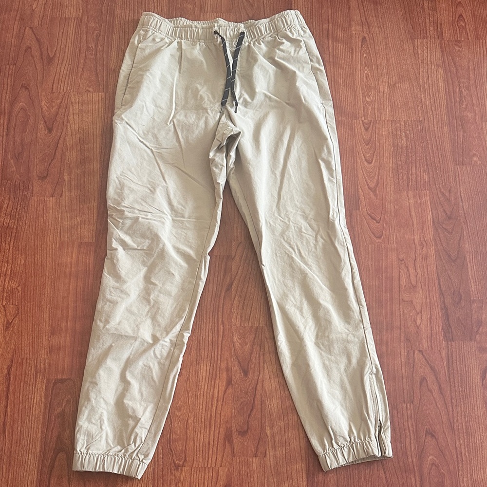 GapFit tech joggers size small. Quick dry stretch.